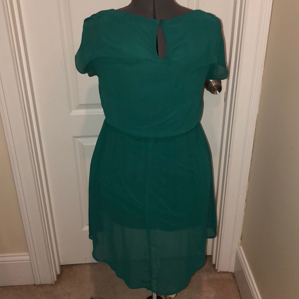 Flattering High-Low Dress - Picture 5 of 6